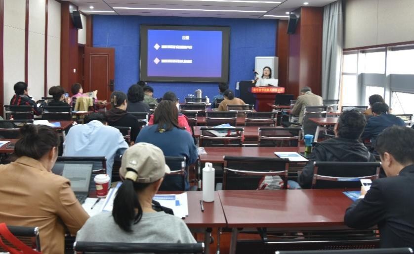 公司举行“基于‘内师在线’的智慧AI课程建设”的专题培训